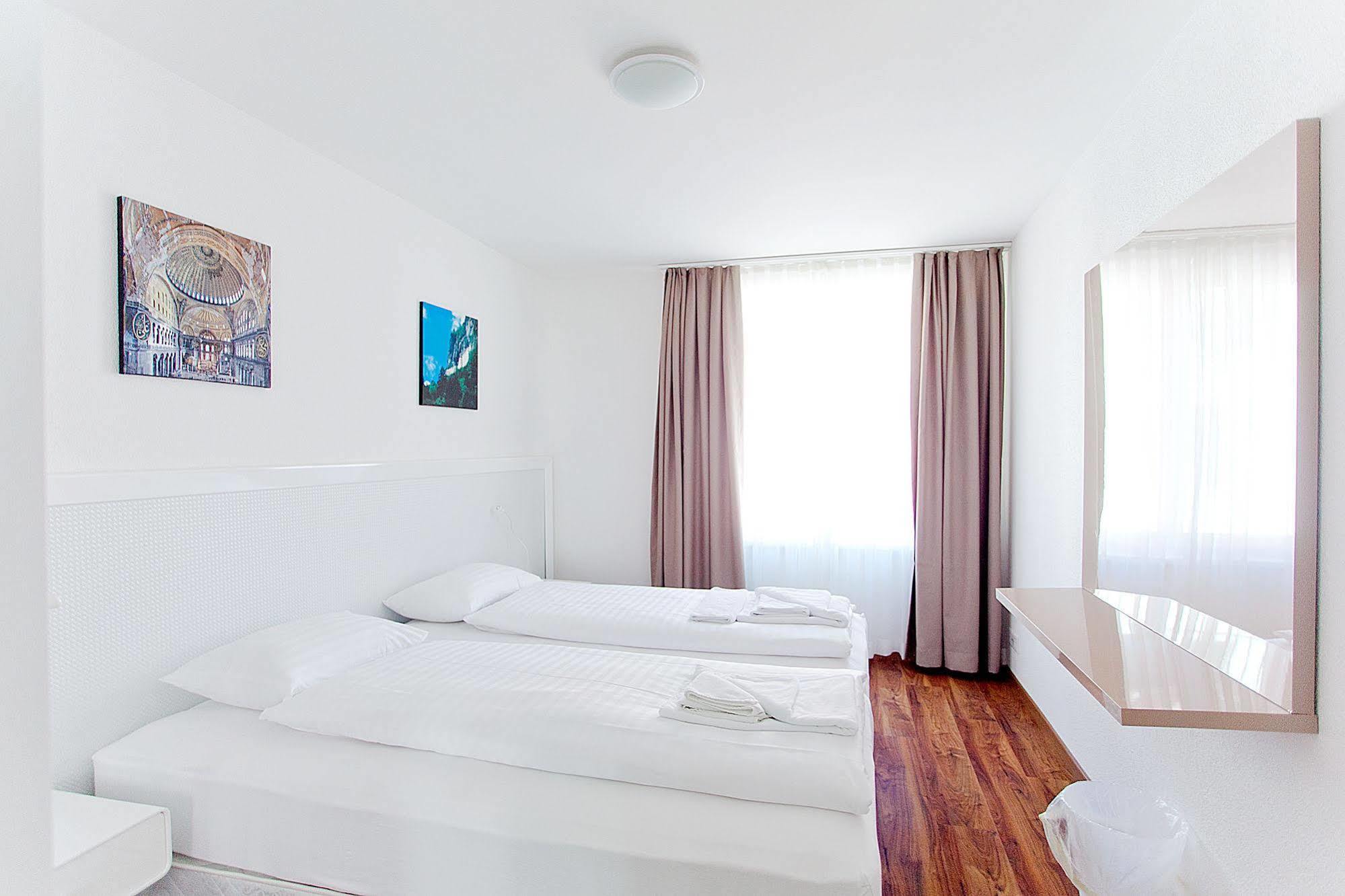 Premium Apartments By Livingdowntown Zurich Exterior photo